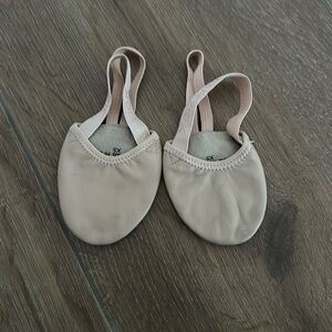 Capezio girls XS turning point 55 ballet shoes.